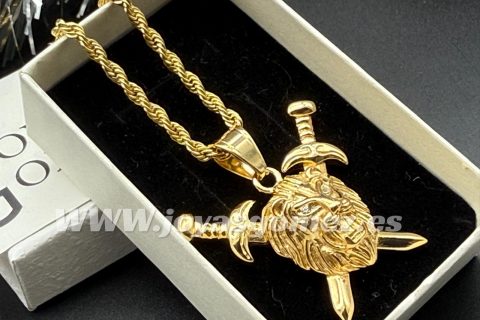 Colgante león-espadas+cordón, acero 316L, chapado oro 18k