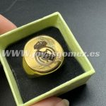 Sello redondo de tú escudo, tallas 16-18-20-24-26-30, grabado láser, acero 316L chapado de oro de 18k