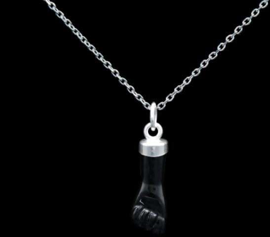 WhatsApp Image 2025-10-22 at 10.20.32 COLGANTE MANO HIGA NEGRA Y CADENA 40 + 3 CM, plata de ley - Imagen 1