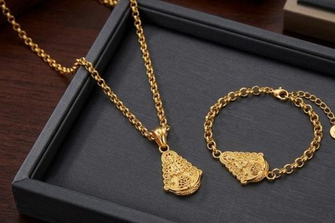 CONJUNTO MUJER VIRGEN DEL ROCIO, ACERO 316 L CHAPADO ORO 18K