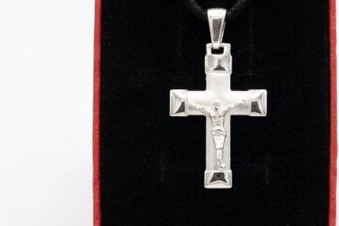 COLGANTE CRUZ CRISTO SATINADO+ CORDON SEDA, plata de ley