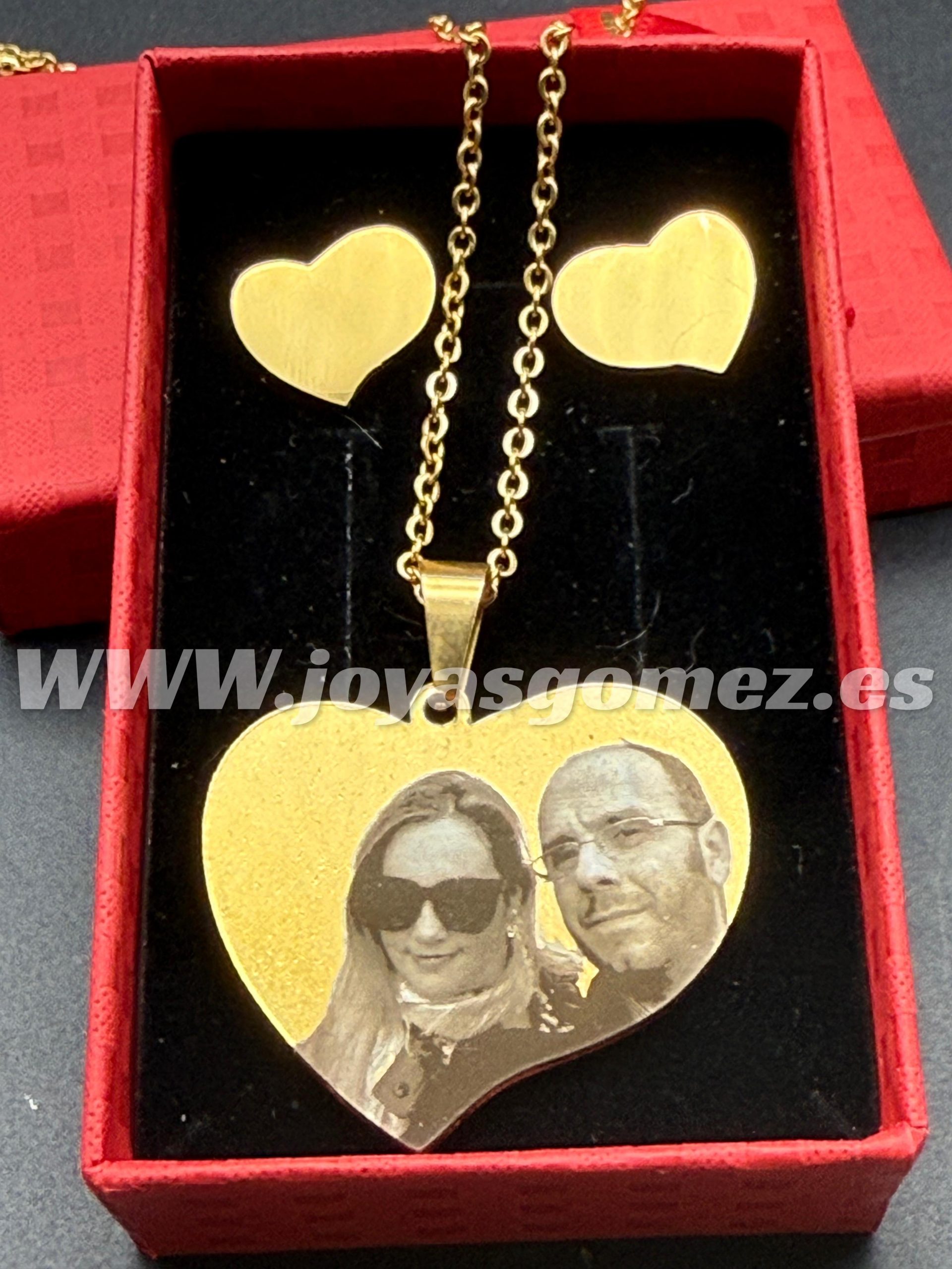 WhatsApp Image 2025-01-22 at 09.54.56 Colgante Corazón 29*35-cadena 2.2*50cm- foto grabación personalizada láser, acero 316L chapado oro 18k - Imagen 1