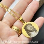 Colgante medalla redonda 25mm-cadena 3*50 cm- foto grabación personalizada láser, acero 316L chapado oro 18k - Imagen 2