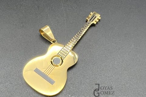 Colgante guitarra chica, acero 316L chapado oro 18k