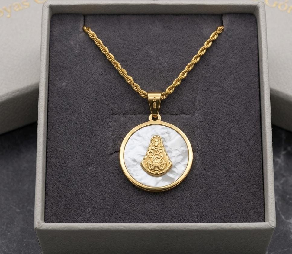 WhatsApp Image 2026-08-13 at 10.54.22 Cordón 2*60cm + medalla virgen del Rocío nácar , acero 316L chapado oro 18k - Imagen 1