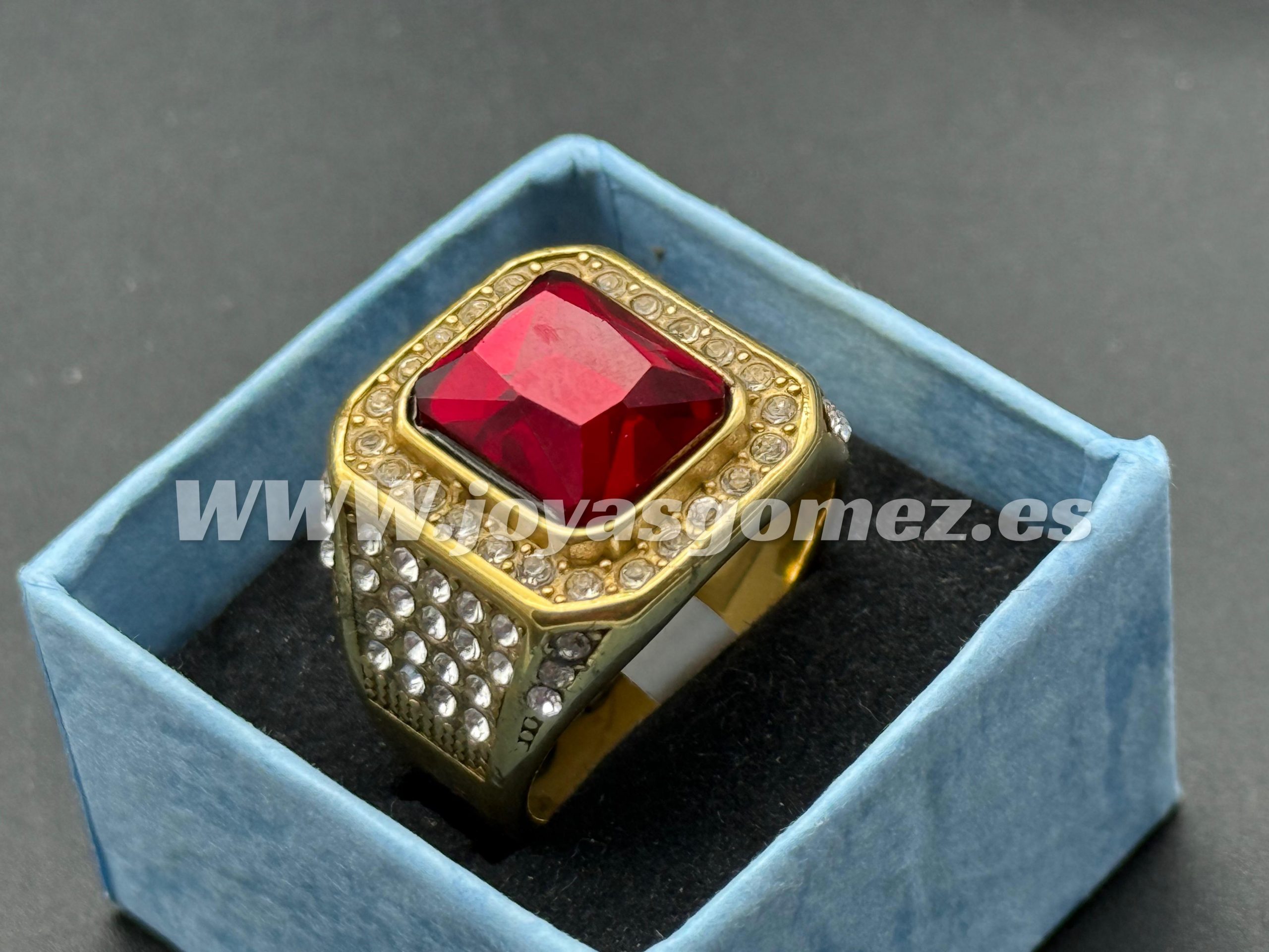 WhatsApp Image 2025-03-16 at 11.22.12 Sello piedra roja con circonitas, talla 22, acero 316L chapado oro 18k - Imagen 1