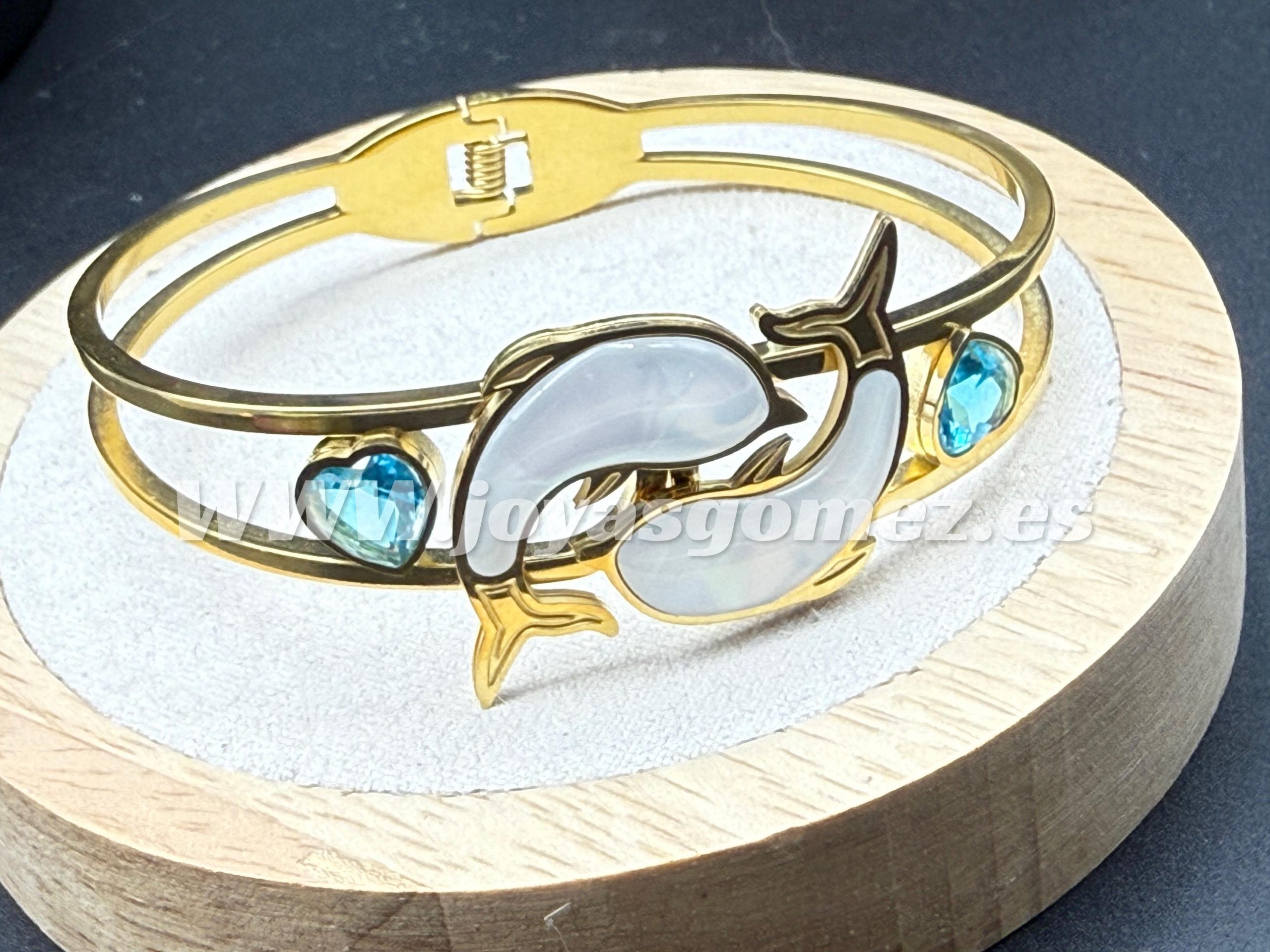 WhatsApp Image 2025-06-21 at 10.38.57 (2) Pulsera delfín nacar ,acero 316 L chapado oro 18k - Imagen 1