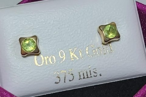 ORO 9K PENDIENTES OLIVINAS 4X4 MM 0.58 QTS.CIERRE PRESION
