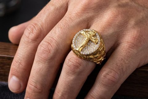 Sello cristo circonitas, talla 22, acero 316 L chapado oro 18k