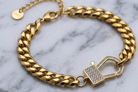 Pulsera candado , medida 15-20 cm ajustable,acero 316 L chapado oro 18k