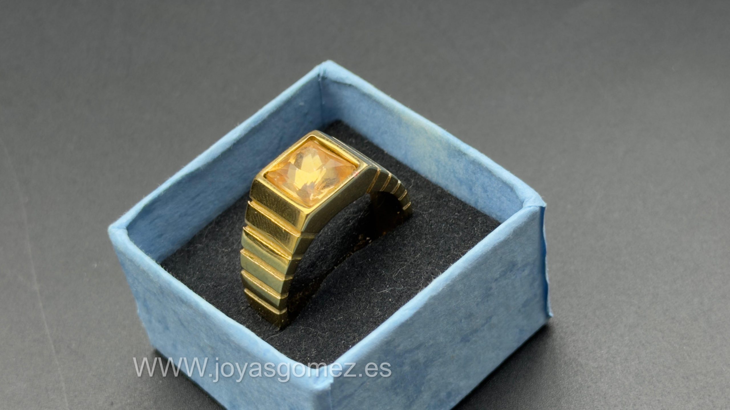 WhatsApp Image 2026-03-21 at 12.20.57 (1) Sello piedra salmón, talla 22- 24, acero 316L, chapado oro 18k - Imagen 1