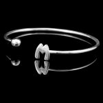 Pulsera letra inicial con bola ,plata de ley