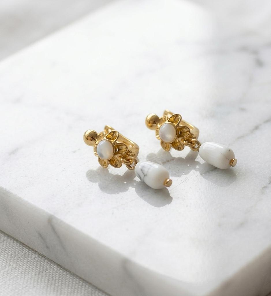 WhatsApp Image 2026-04-03 at 10.40.46 Corales blancos niña, acero 316L chapado oro 18k - Imagen 1