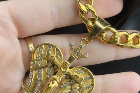 Colgante alas con cristo-cadena 9*60cm, acero 316 L chapado oro 18k