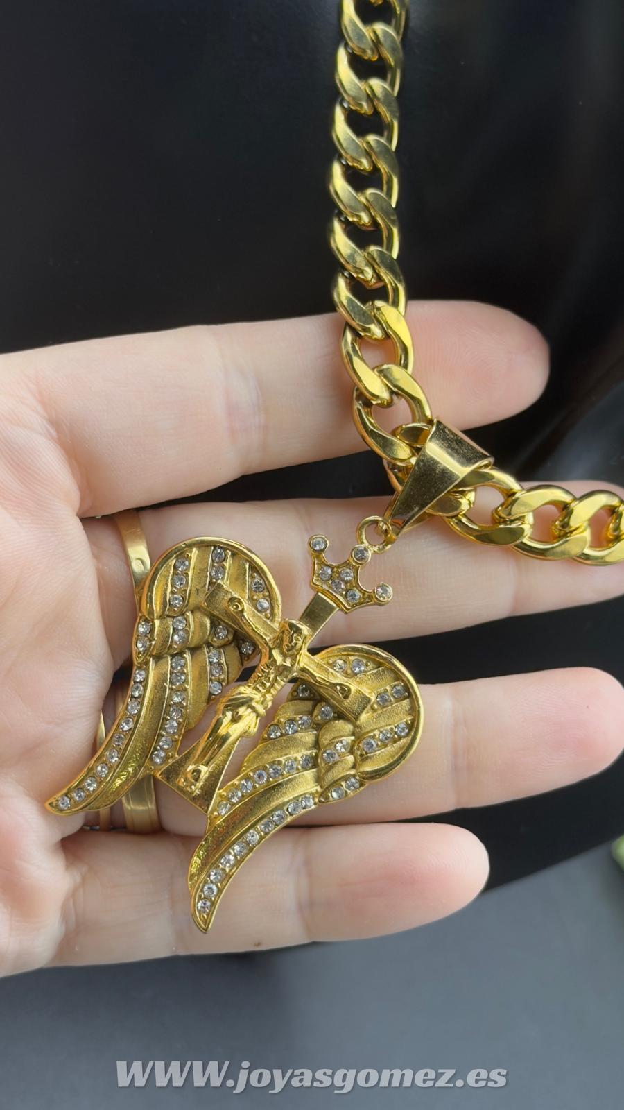 WhatsApp Image 2026-01-21 at 09.32.03 Colgante alas con cristo-cadena 9*60cm, acero 316 L chapado oro 18k - Imagen 1