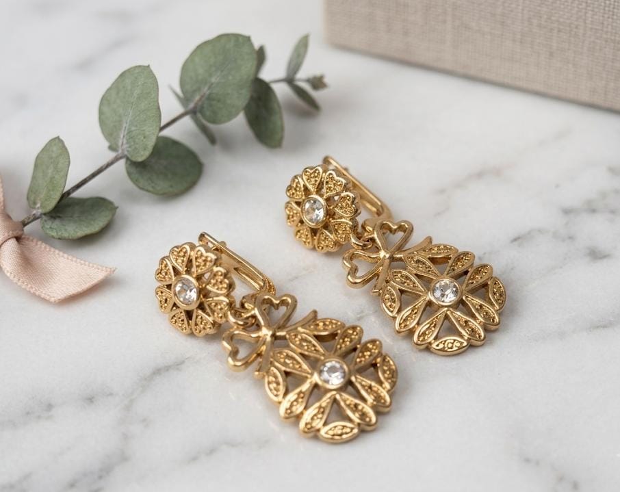 WhatsApp Image 2026-08-08 at 10.24.50 Pendientes cubanitas piedras blanca acero 316L chapado oro 18k - Imagen 1