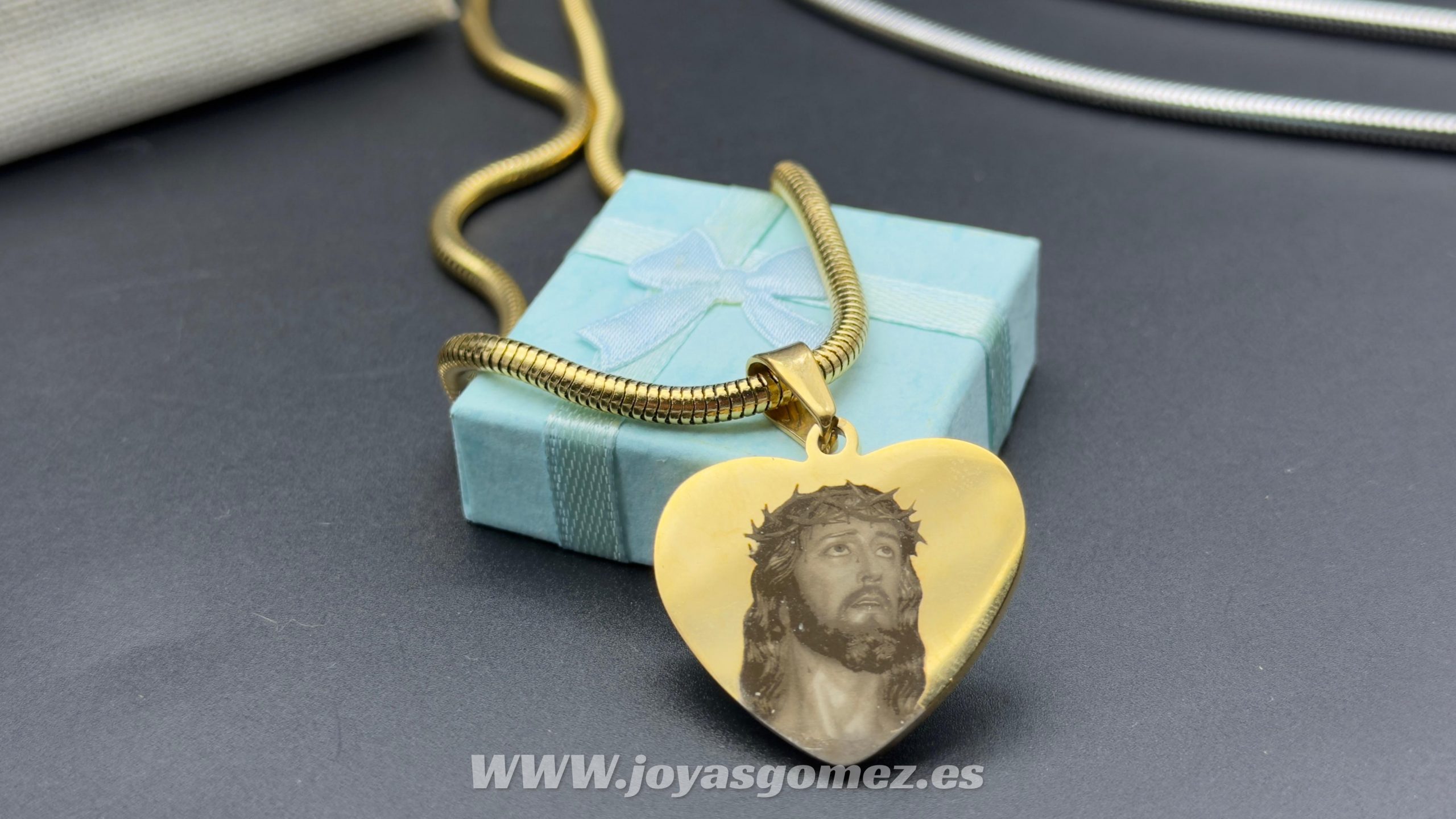 WhatsApp Image 2026-02-24 at 11.19.21 (3) Corazón 30mm+cadena 3*50cm- foto grabación personalizada laser, acero 316L chapado oro 18k -OFERTA* - Imagen 1