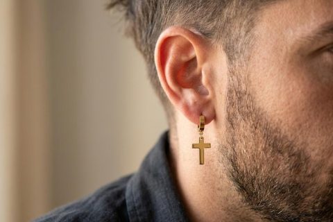 Aritos cruz ,acero 316L chapado oro 18k