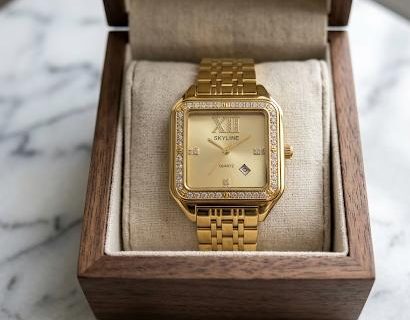 Reloj esfera dorada circonitas ,acero 316L chapado oro 18k- PROMOCIÓN-