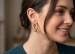 Pendientes greca ancha, 3cm largo, acero chapado oro 18k - Imagen 2