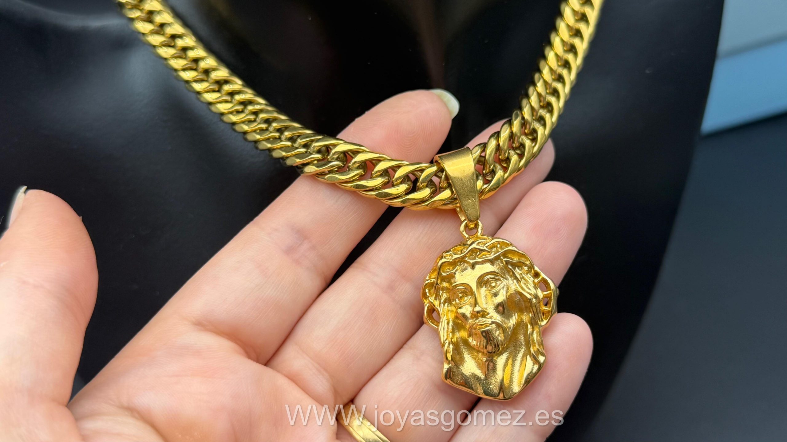 WhatsApp Image 2026-06-22 at 10.41.50 Colgante cara cristo-cadena cubana 10mm*60cm, acero 316 L chapado oro 18k - Imagen 1