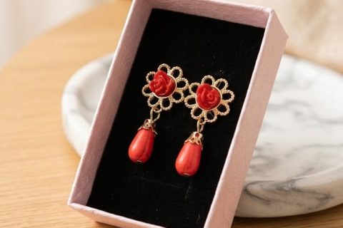 Corales rojos flor 3.5 cm, acero 316L chapado oro 18k