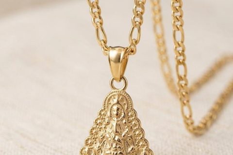Cadena 4 *60cm + colgante virgen del rocío,acero 316L chapado oro 18k