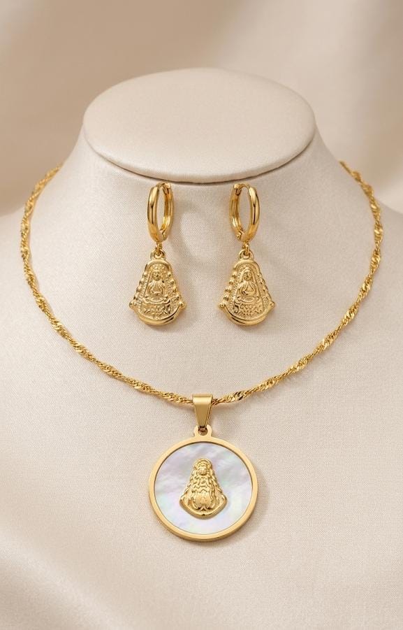 WhatsApp Image 2026-09-19 at 10.21.34 Conjunto virgen del Rocío niña, pendientes y gargantilla ,acero 316 L chapado oro 18k - Imagen 1