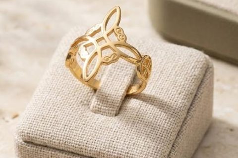 Sortija nudo de bruja,acero 316 L chapado oro 18k